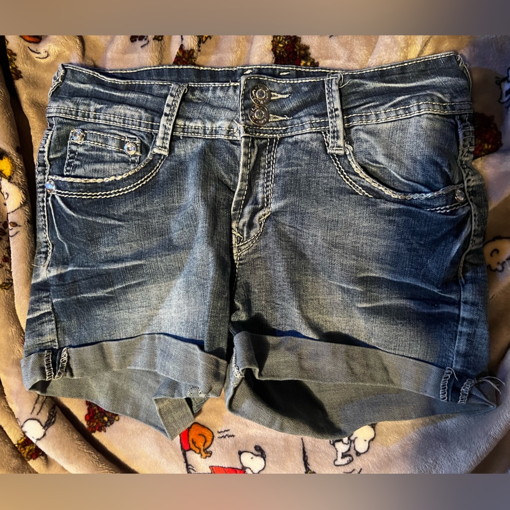 Wallflower size 7 rhinestone jean shorts